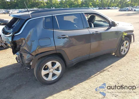 2018 Jeep Compass Latitude 4X4 из США, поврежденный, VIN 3C4NJDBB7JT400246